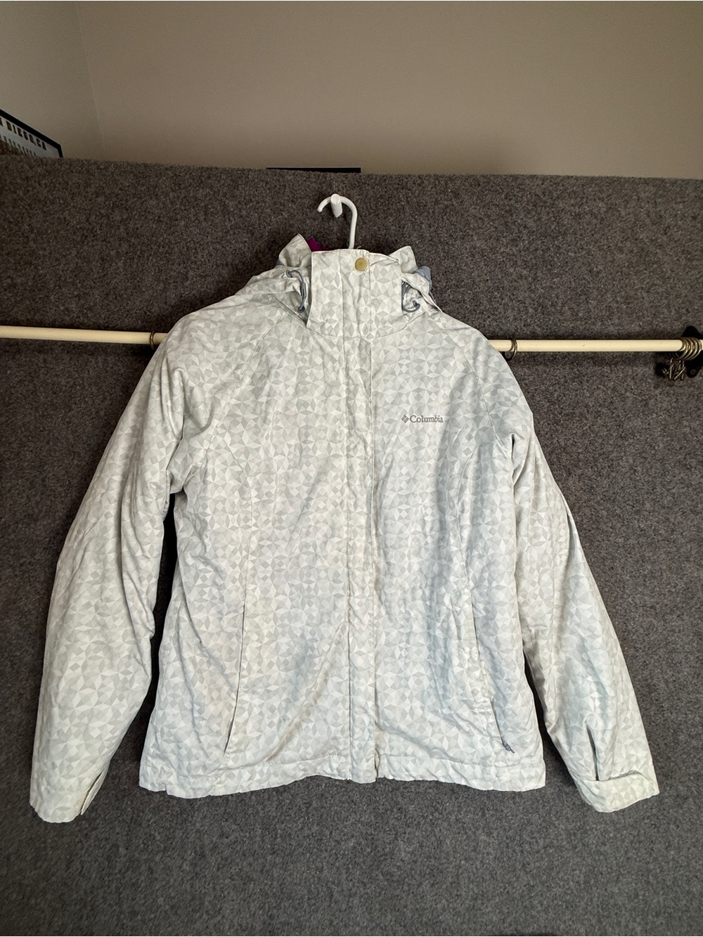 Columbia Women's Pale Gray Geo-Print Ski Jacket